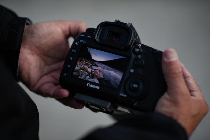 a hand holding a cellphone